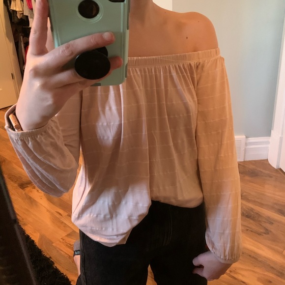 Hollister off the shoulder top - Picture 1 of 2